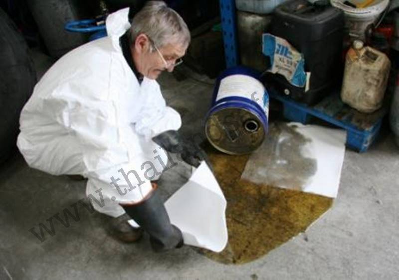 https://safety24hr.com/wp-content/uploads/2016/06/Oil-Only-Pads-Clean-up.jpg